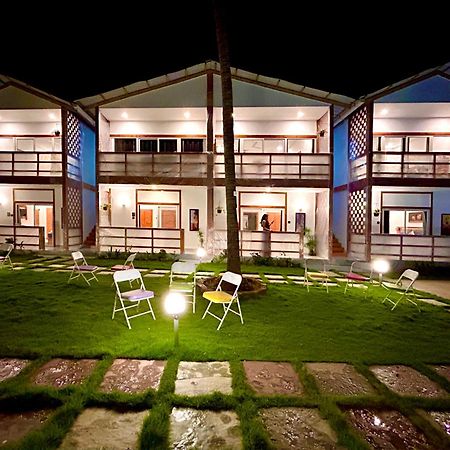 White Turtle Hotel Morjim Εξωτερικό φωτογραφία
